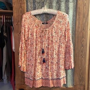 Miss Me size SM. Bell sleeves and tie front. item in almost perfect condition.